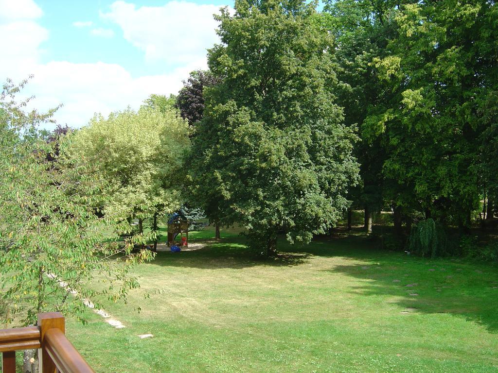 Domaine De Chantemerles Fontainebleau Exterior photo